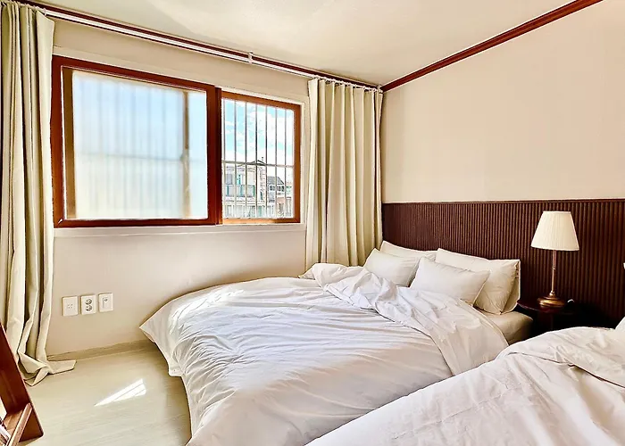 New, 3Min To Hapjeong St, Airport Bus Stop, 8Min To Hongdae & Mangwon Market, Han River Park, 2Br 3Qb Full Of Sunshine, Hotel Bedding, City Nature